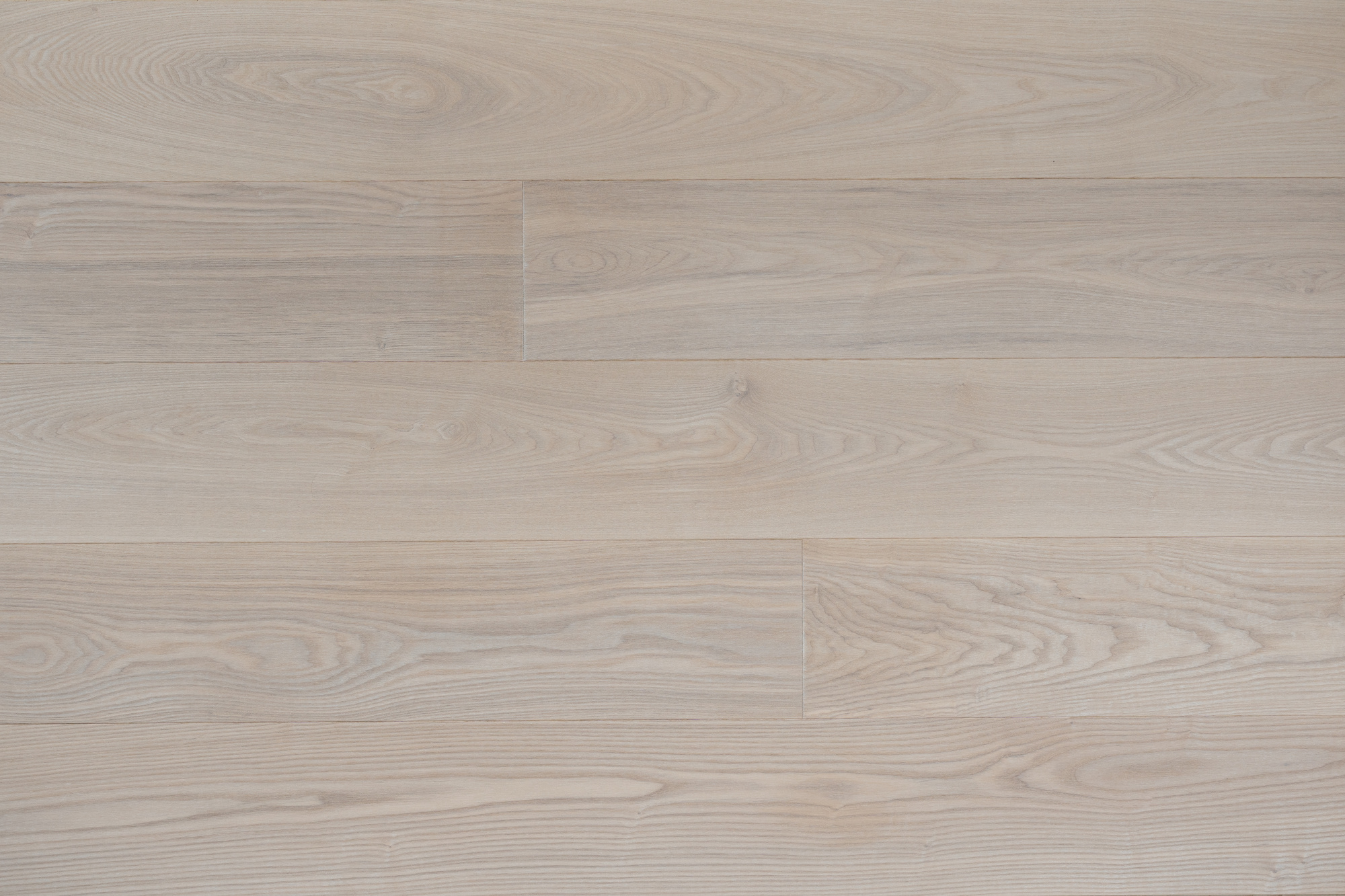 Паркетная доска AmberWood Классика Ясень Белая ночь Стандарт лак 1860х189х14 мм (2,812 м2/упак)